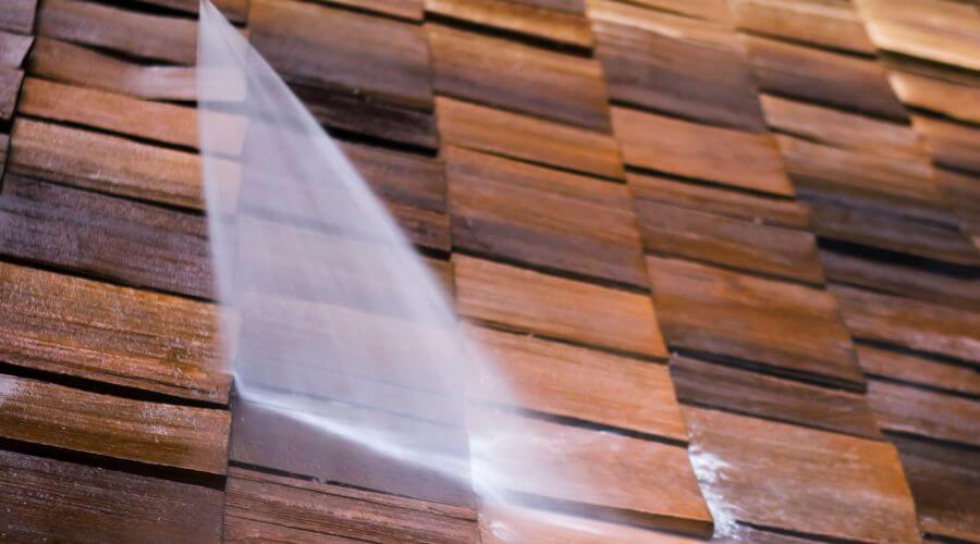 Professional gutter cleaning in Middletown, MD